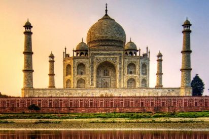 India Nepal Tour – Taj Mahal to Everest